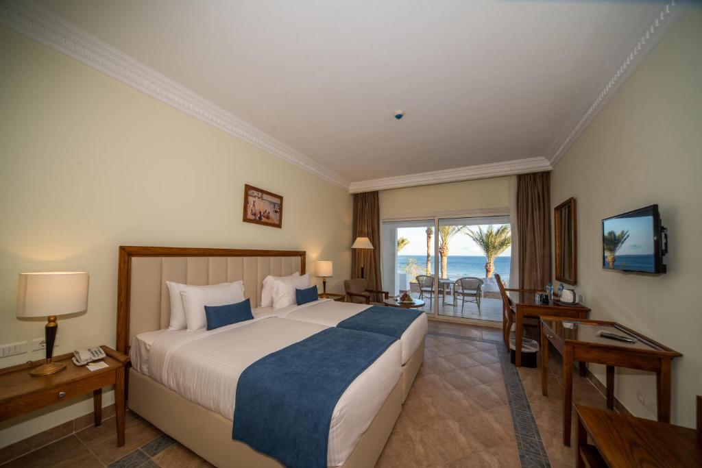 Sunrise Remal Beach Resort